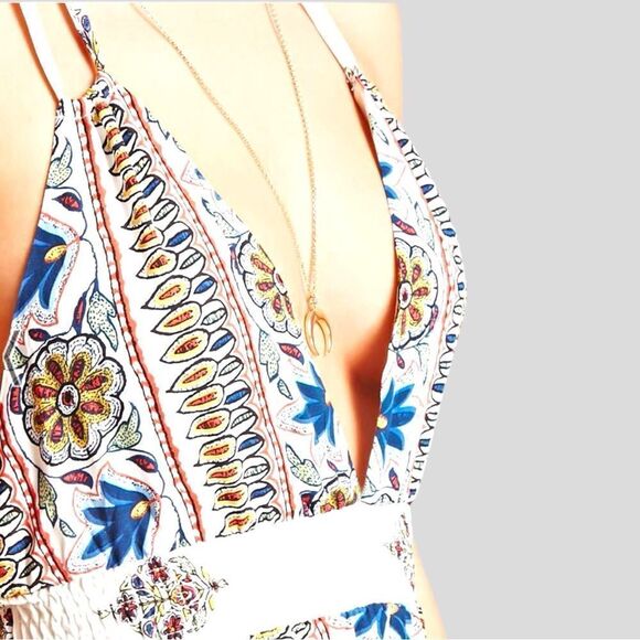 Selfie Leslie floral halter maxi dress! - Picture 5 of 13